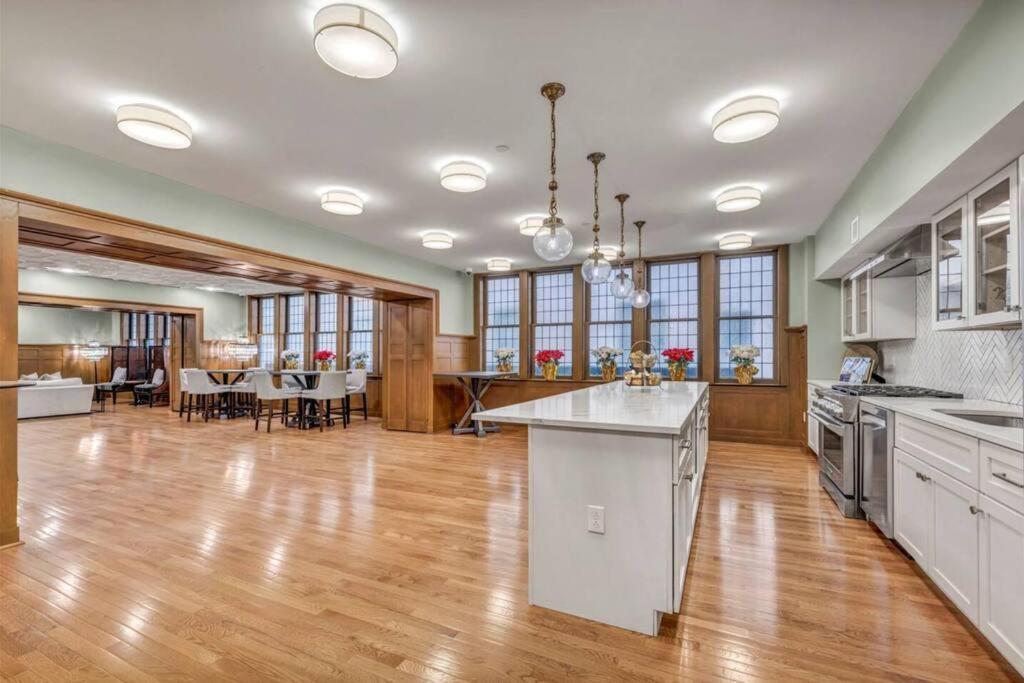 2Br Unit In The Heart Of Dt With View Of Playhouse Square, Pool & Gym Access- 305 Apartment Cleveland Ngoại thất bức ảnh