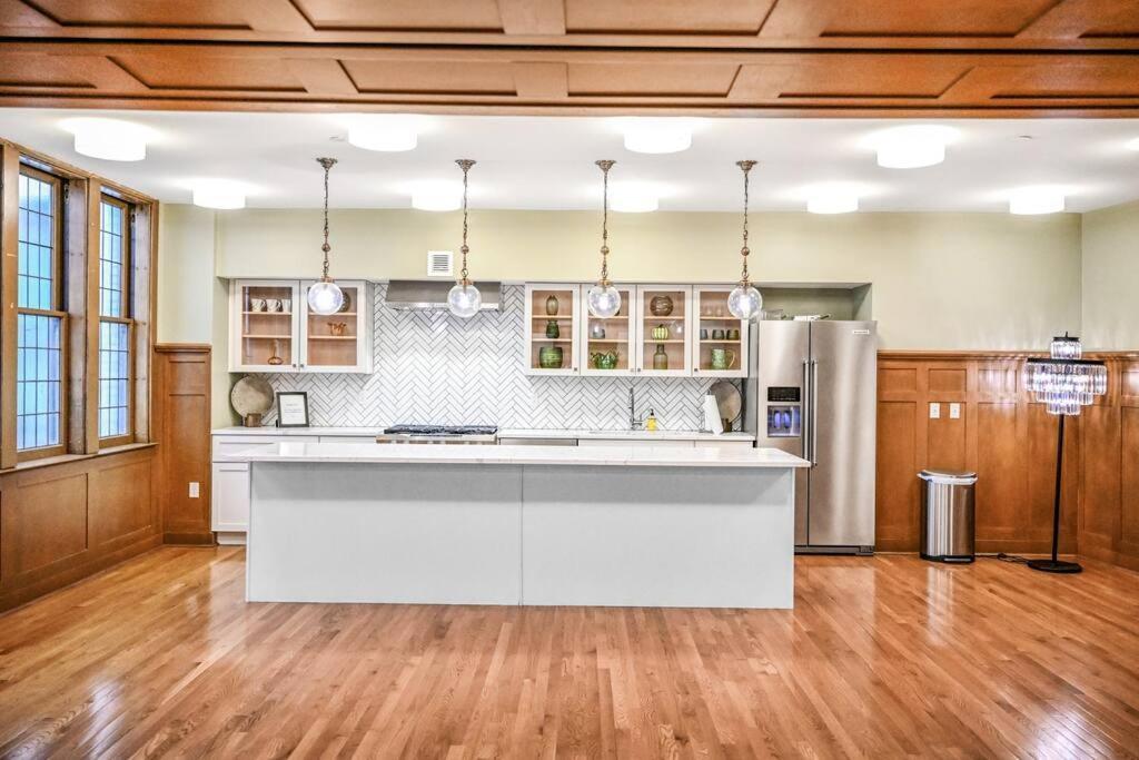 2Br Unit In The Heart Of Dt With View Of Playhouse Square, Pool & Gym Access- 305 Apartment Cleveland Ngoại thất bức ảnh